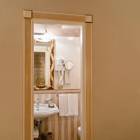 Guest house Del Sole-roma Piazza Di Spagna Ripetta 3*