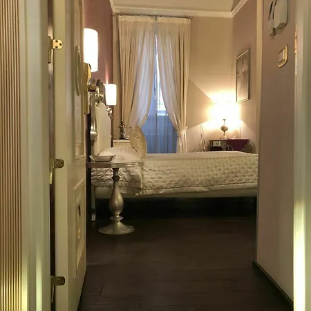 Pensión Del Sole-roma Piazza Di Spagna Ripetta 4*