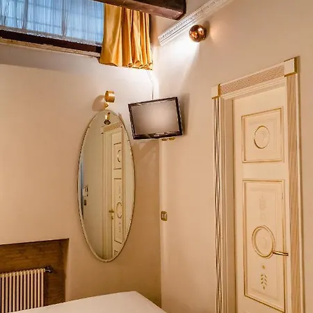 Pensjonat Del Sole-roma Piazza Di Spagna Ripetta