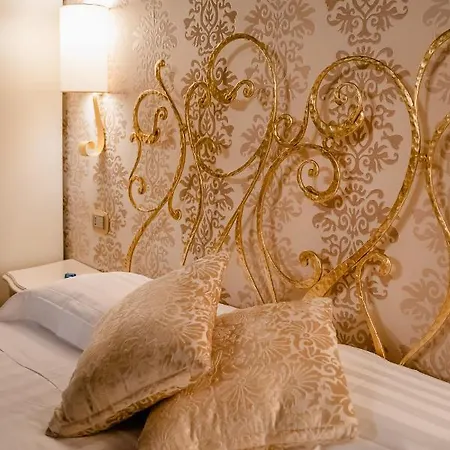 Del Sole-roma Piazza Di Spagna Ripetta Rzym