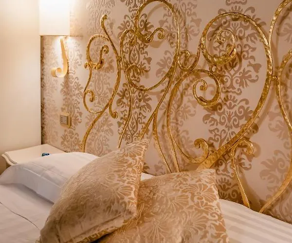 Del Sole-roma Piazza Di Spagna Ripetta Rome